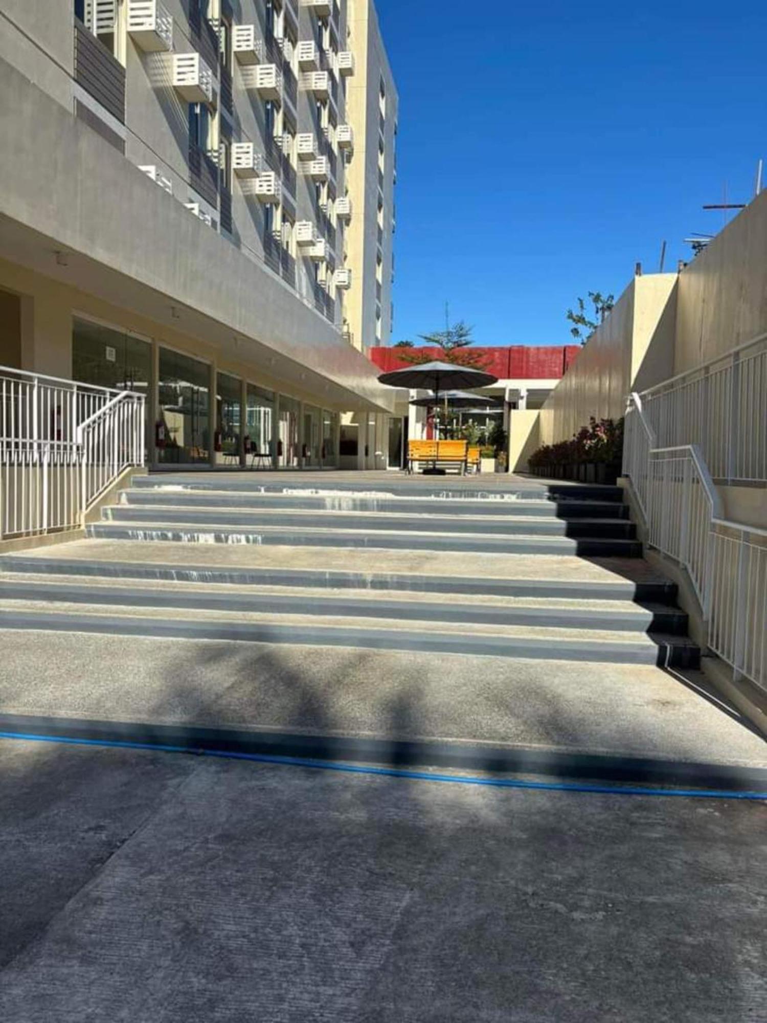 Fullerton Suites Puting Kahoy Buitenkant foto